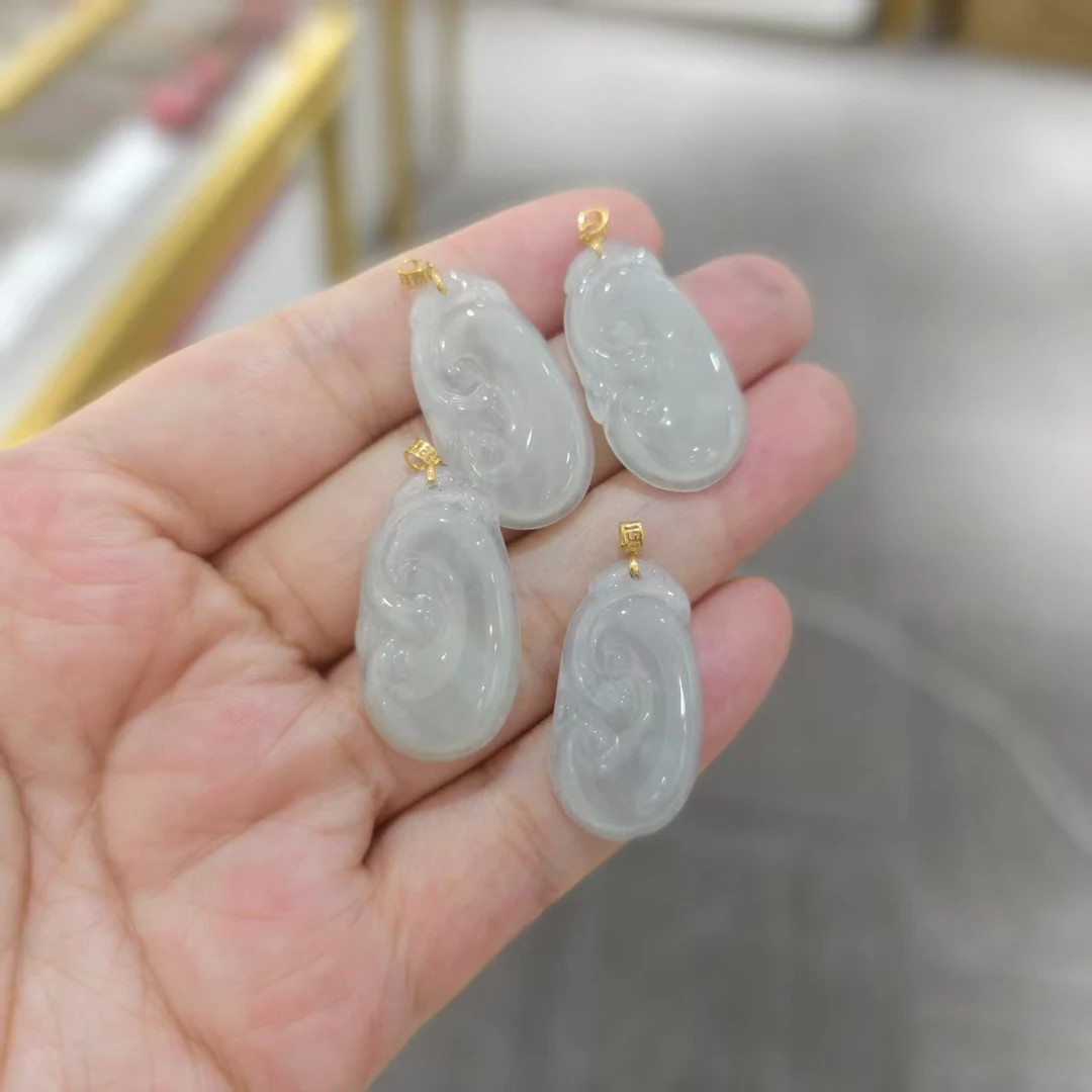 C37天然翡翠A货如意18K金镶吊坠（多样性发其一）