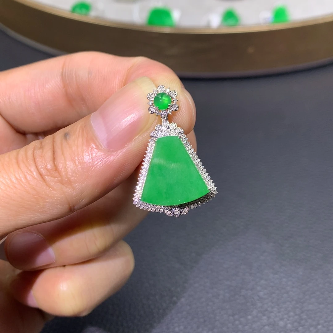翡翠颈饰18K金镶嵌翡翠