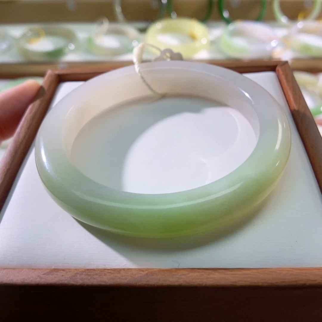 【闪购商品】未镶嵌手镯和田玉（翠青玉）