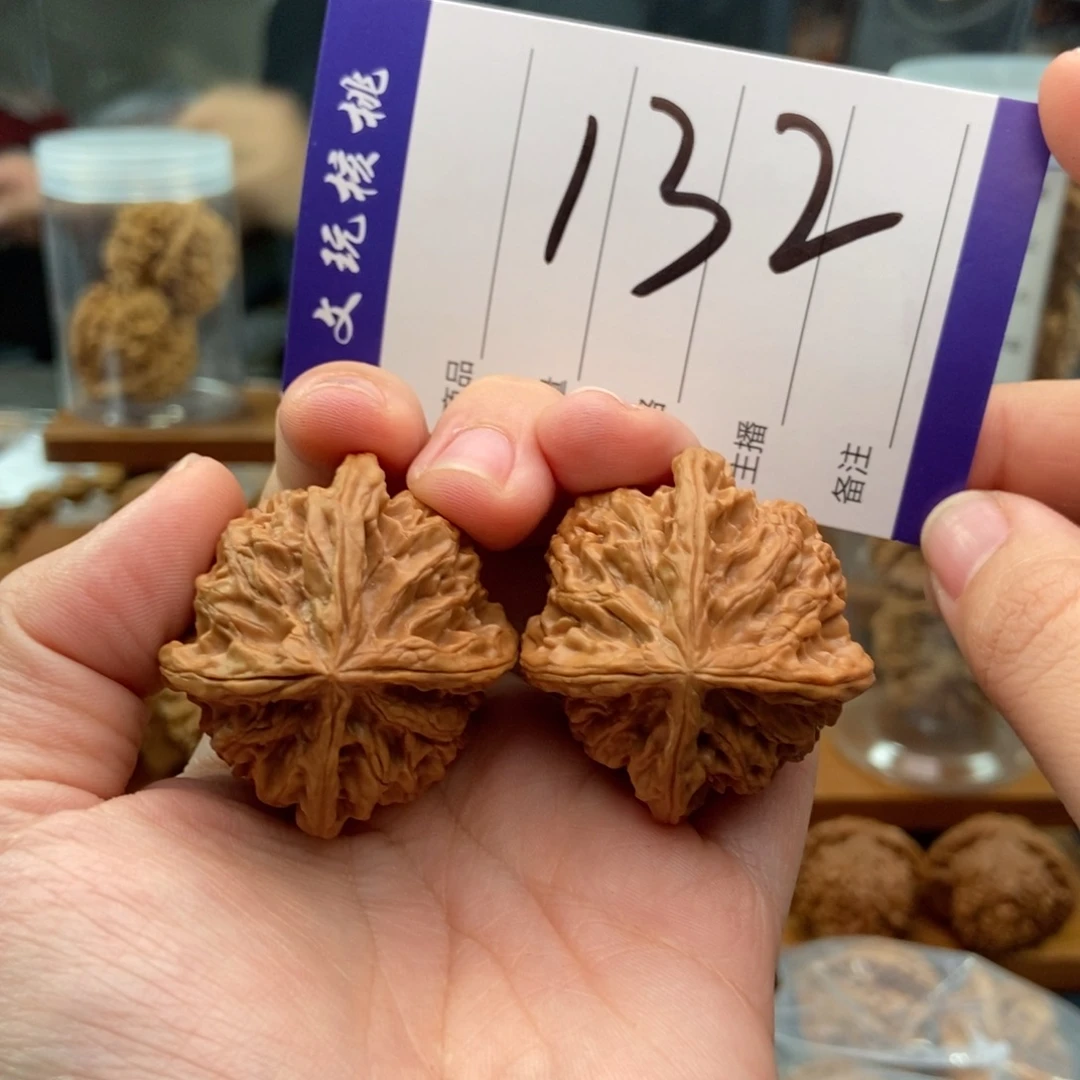 文玩核桃把件40四棱