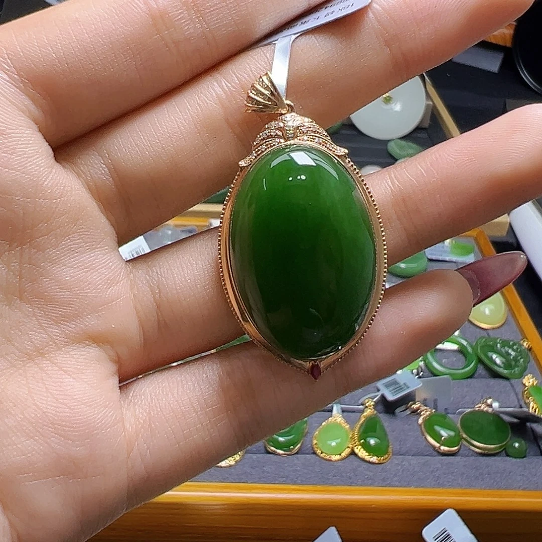 和田玉18K金镶嵌吊坠(赠链)