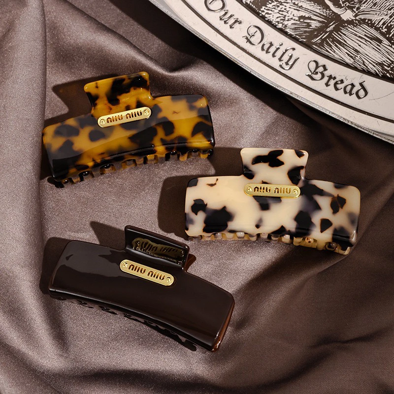 新款金属M字母中号韩版豹纹抓夹后脑勺盘发百搭时尚醋酸鲨鱼发夹