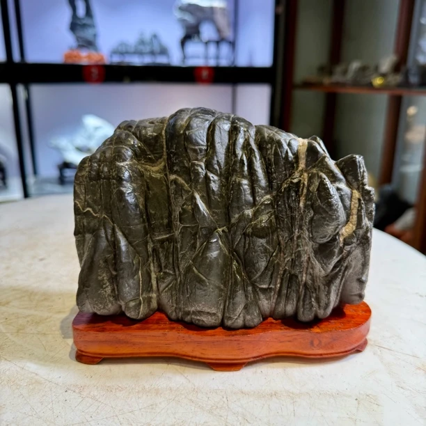 灵璧磬石莲花瓣   大红酸枝底座   天然观赏石摆件  文房案头摆件