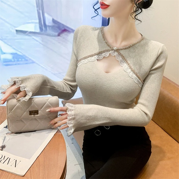 实拍2025秋冬钉钻V领蕾丝拼接镂空针织打底衫女洋气长袖毛衣上衣