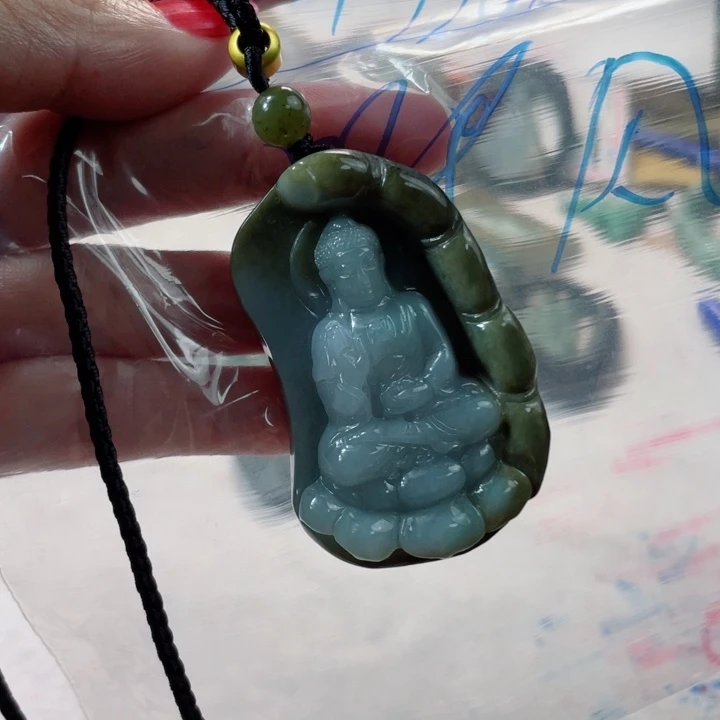 晔***风翡翠未镶嵌颈饰成品
