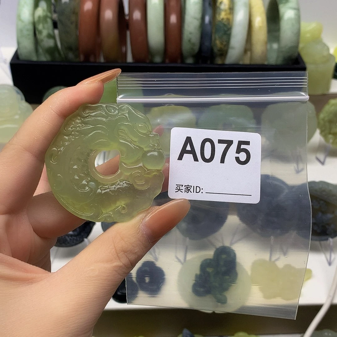 蛇纹石玉颈饰未镶嵌强*