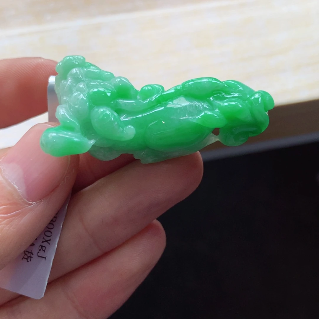 翡翠18K金镶嵌颈饰吊坠