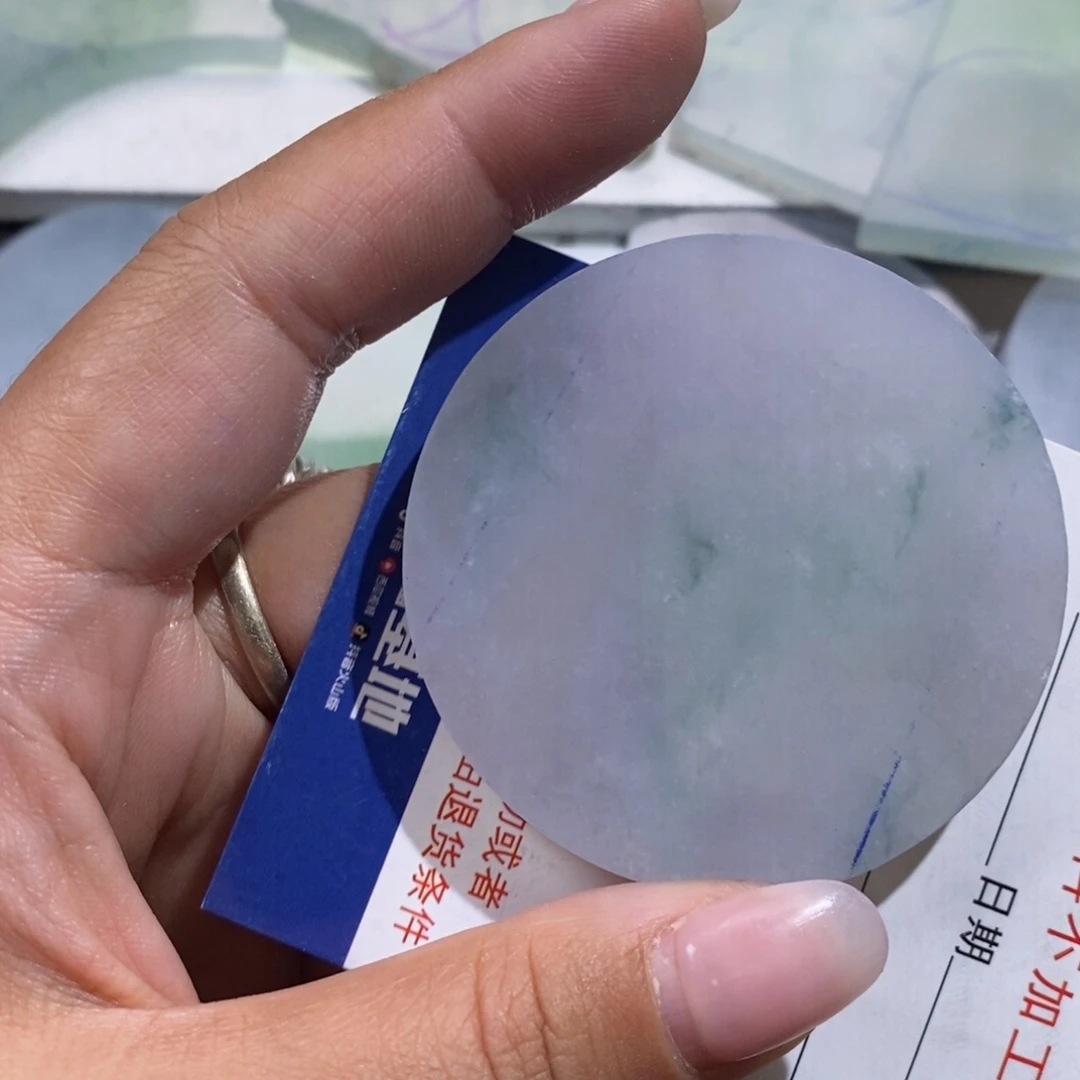 翡翠挂件未镶嵌至*宝