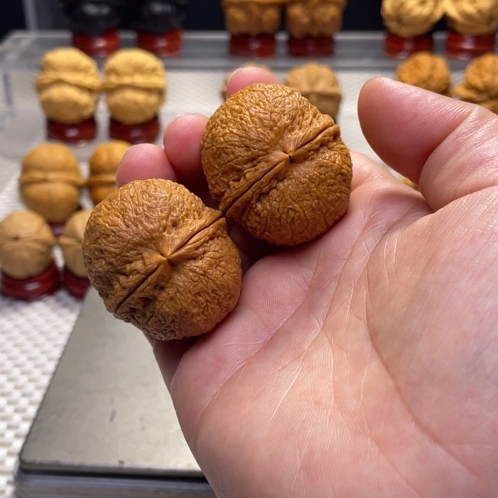 文玩核桃把件游****北8铁绣球