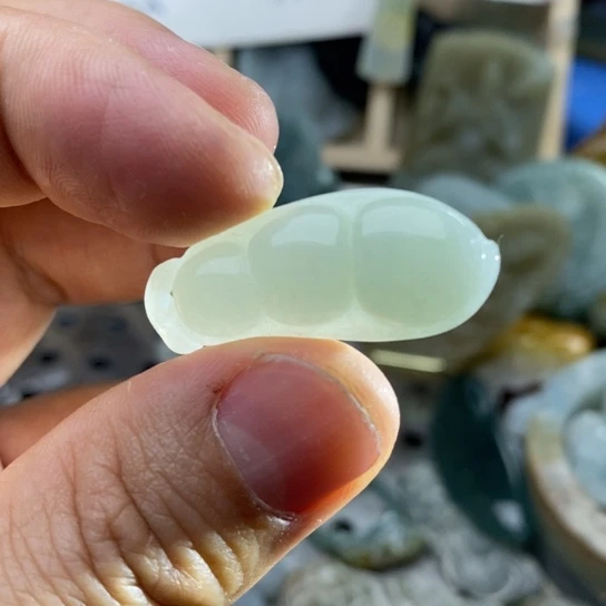 翡翠未镶嵌颈饰翡