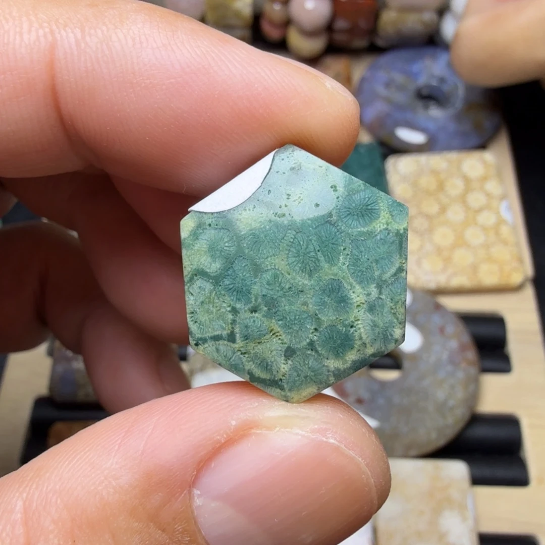 硅化玉未镶嵌纯天然色有机玉石保真色