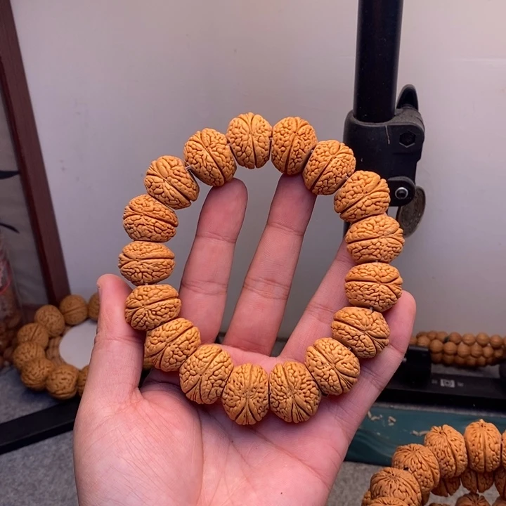 吊坠桃核莲花座赔钱卖