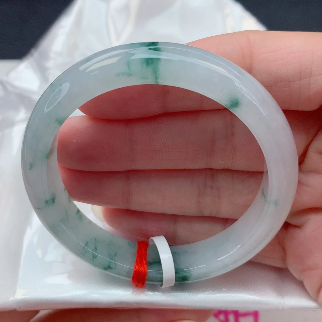 翡翠未镶嵌手镯52.6圈 白冰飘灵动绿花有纹