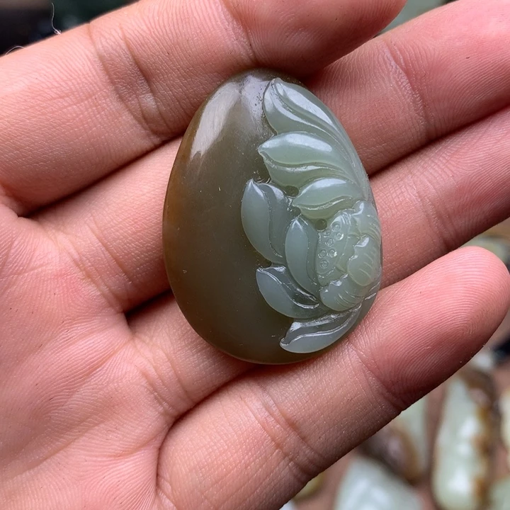 一****和田玉（糖玉）未镶嵌颈饰