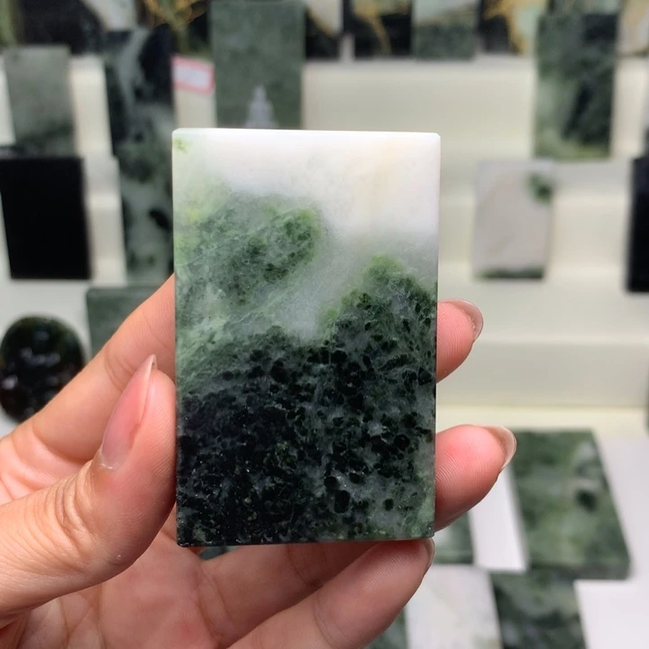 独山玉颈饰未镶嵌