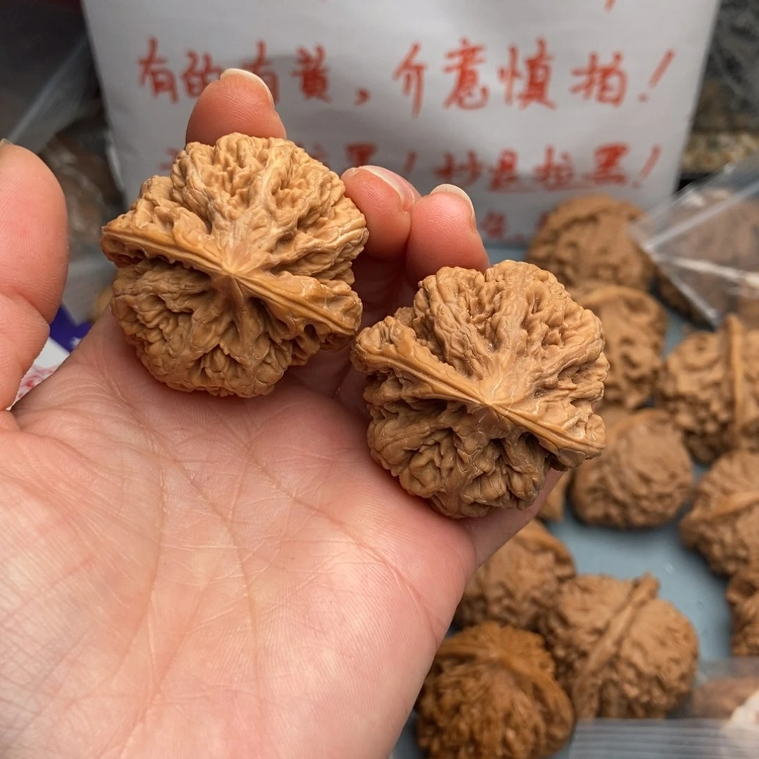 文玩核桃把件过*粗筋有裂痕9