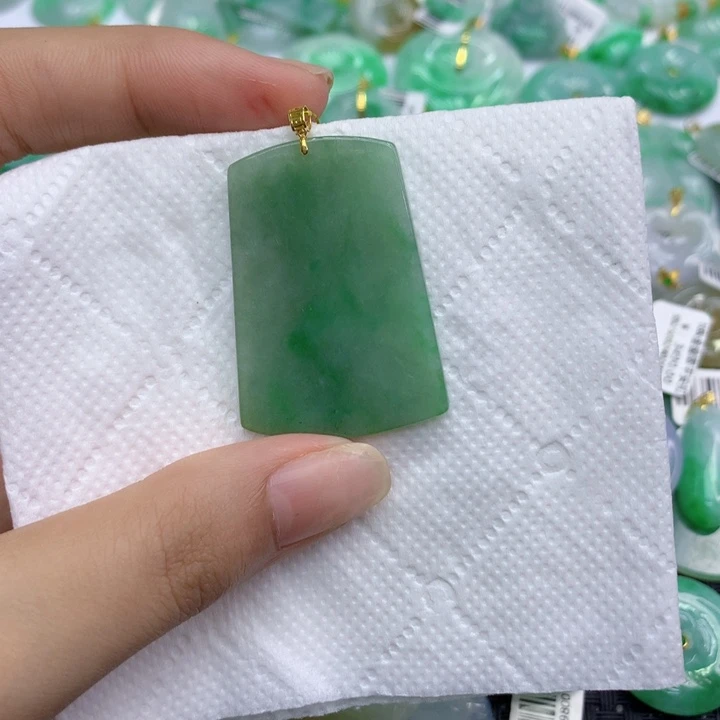 颈饰18K金镶嵌翡翠1111111111111