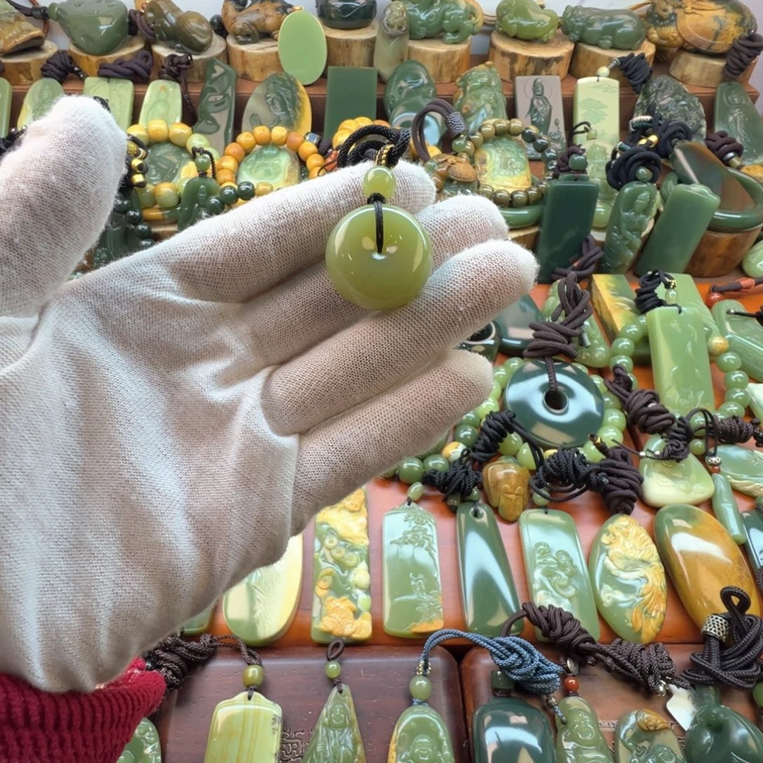 岫岩老玉（透闪石质玉）未镶嵌颈饰