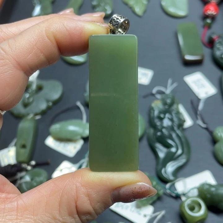 岫岩老玉（透闪石质玉）颈饰未镶嵌