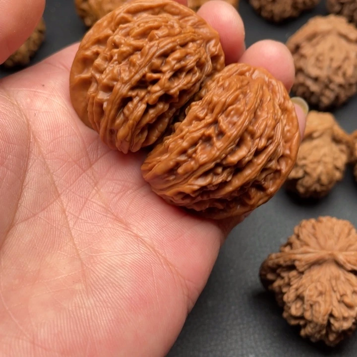 文玩核桃把件四座楼半臂