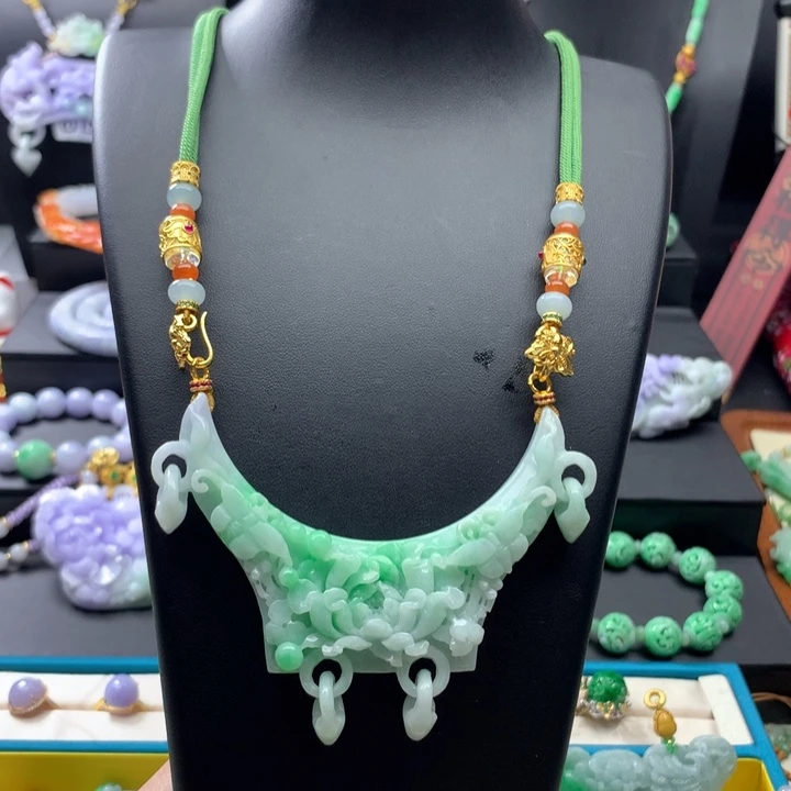 翡翠颈饰未镶嵌翡翠子母扣