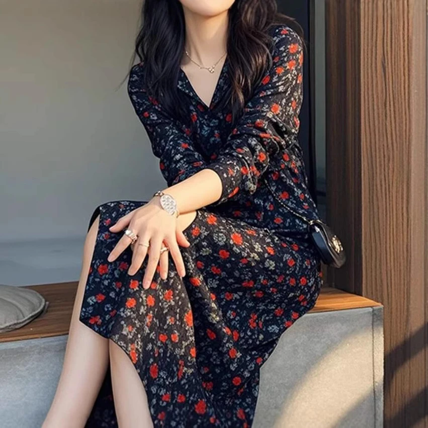 2025显瘦高腰黑色碎花长袖连衣裙女韩系氛围感穿搭气质绝美御姐风