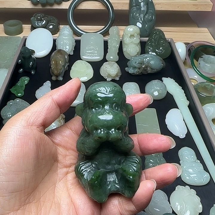 和田玉未镶嵌把件