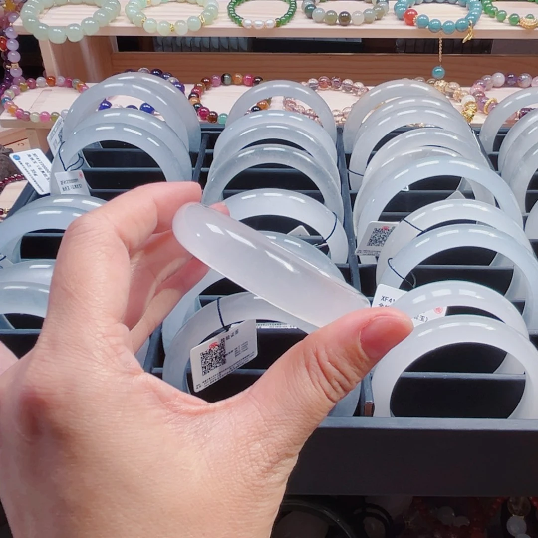 石英质玉手镯未镶嵌小****e宝石光