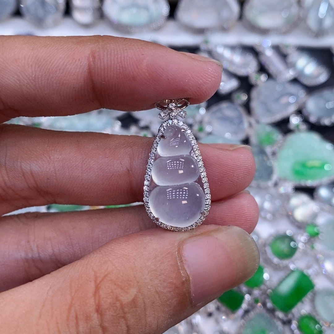 翡翠18K金镶嵌颈饰