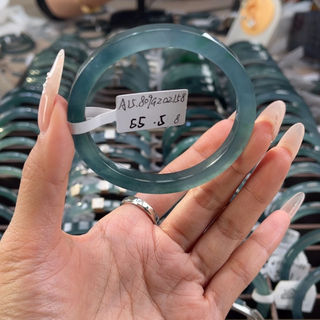 明***u翡翠未镶嵌手镯55.58