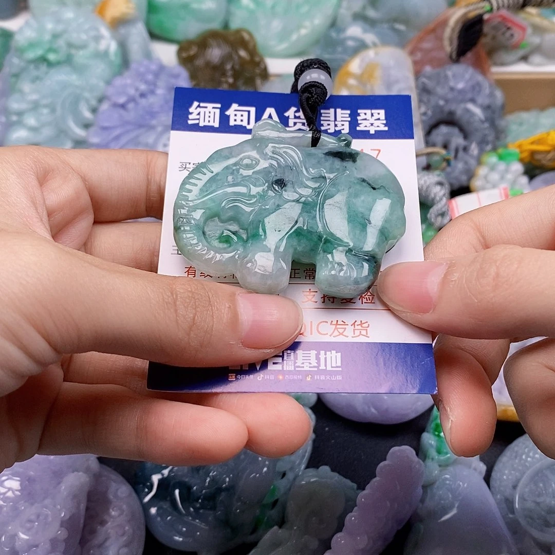 吊坠(不含链)未镶嵌翡翠