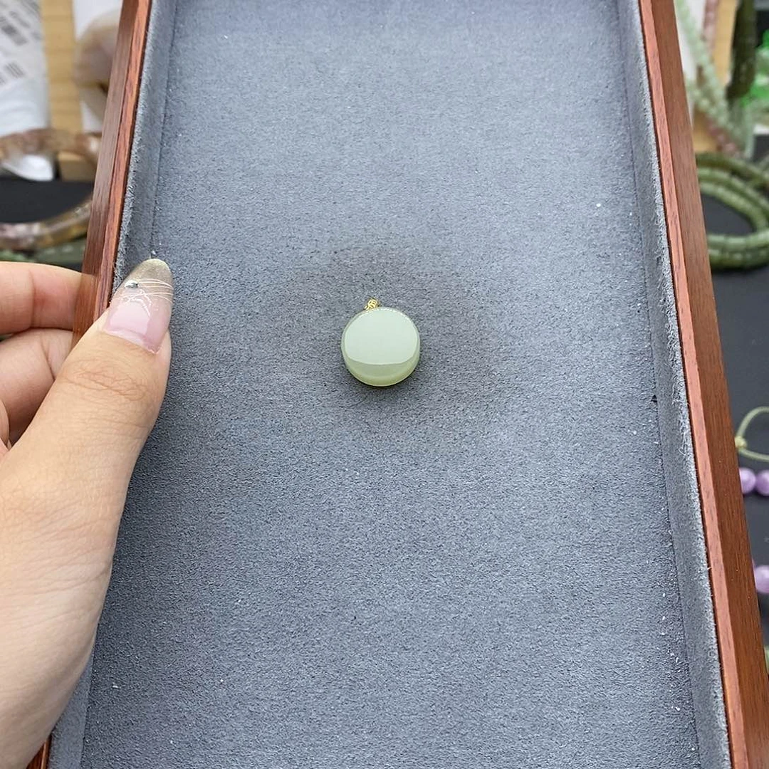 和田玉吊坠(不含链)18K金镶嵌