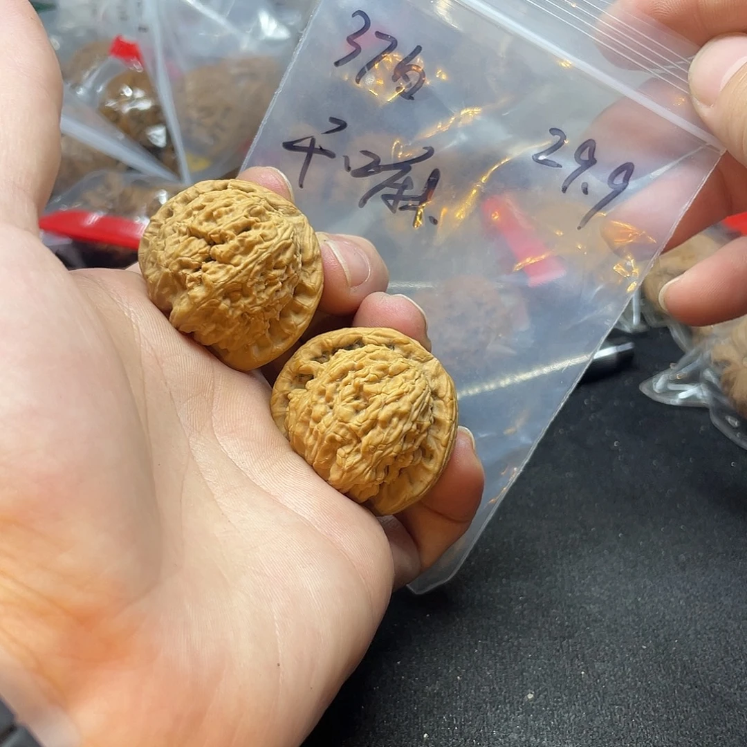 干****文玩核桃把件白狮子