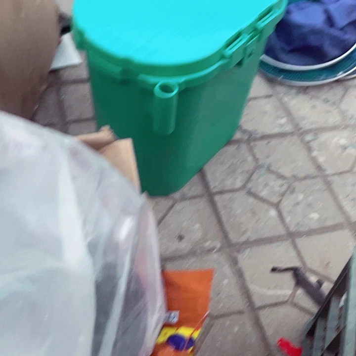 蓝色钓鱼桶？？？？？？？