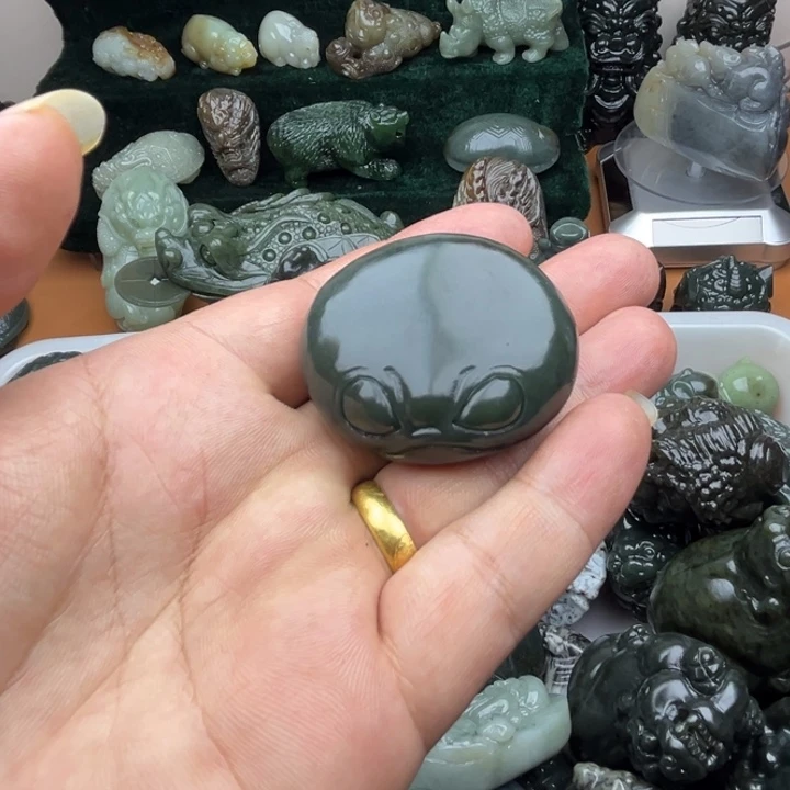 和田玉未镶嵌把件