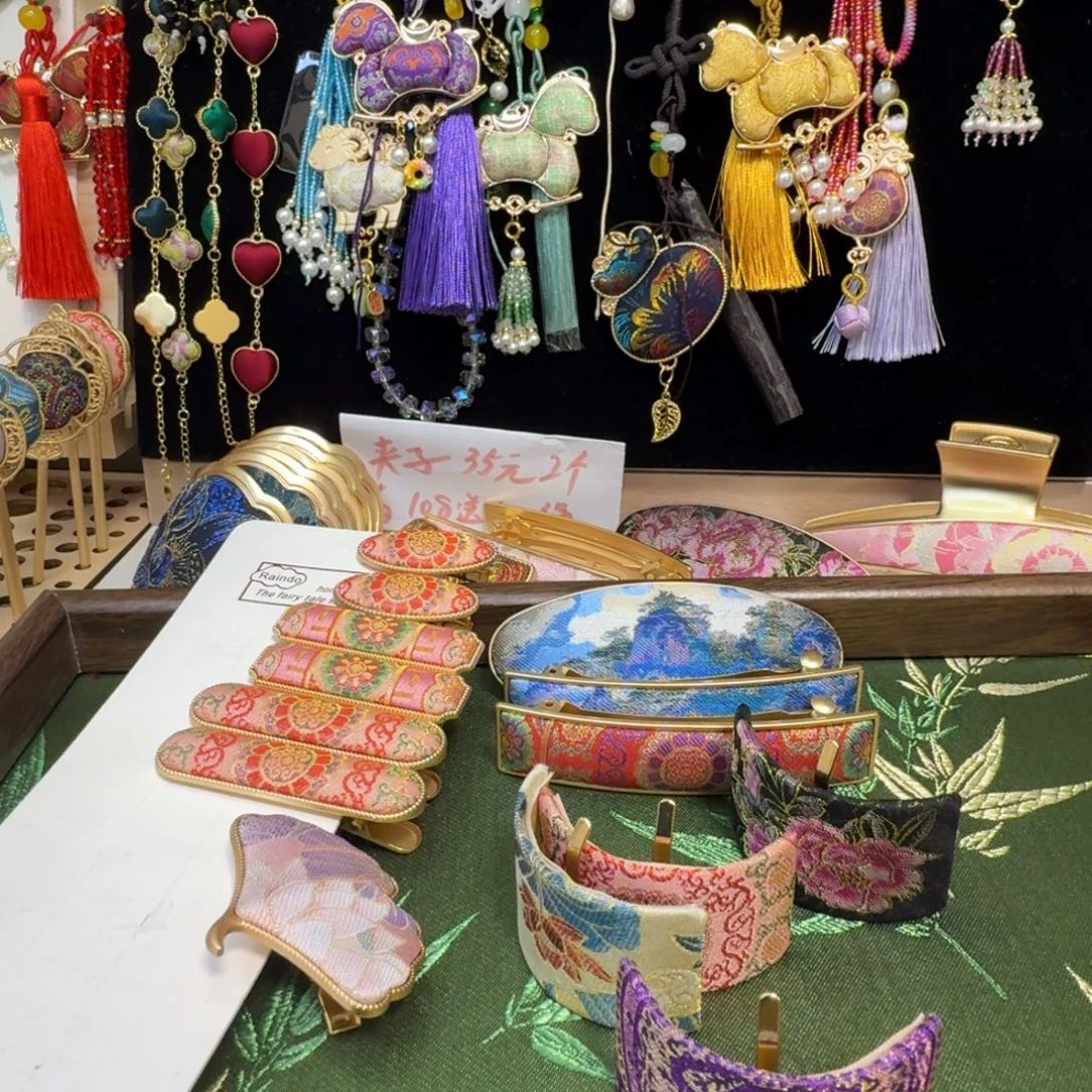 皮质铁合金好看的宋锦发夹呦