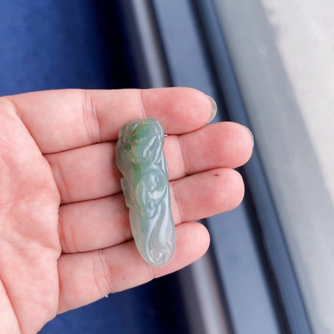 翡翠未镶嵌颈饰挂件