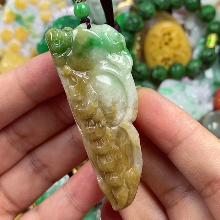 翡翠未镶嵌吊坠(赠链)
