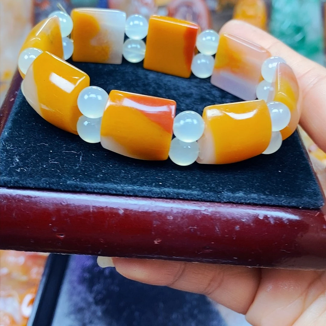 石英质玉（黄龙玉）未镶嵌颈饰