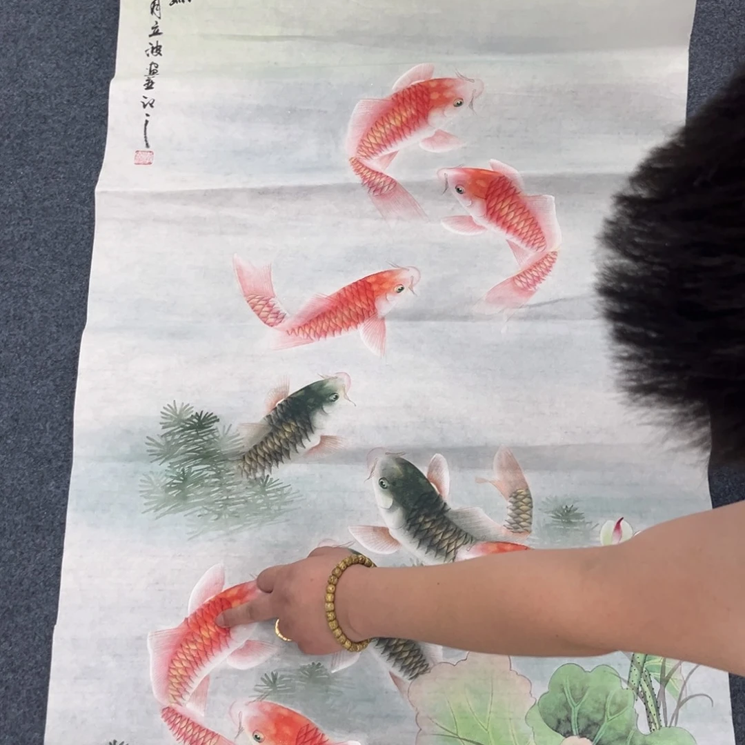 国画卖字画的小男孩