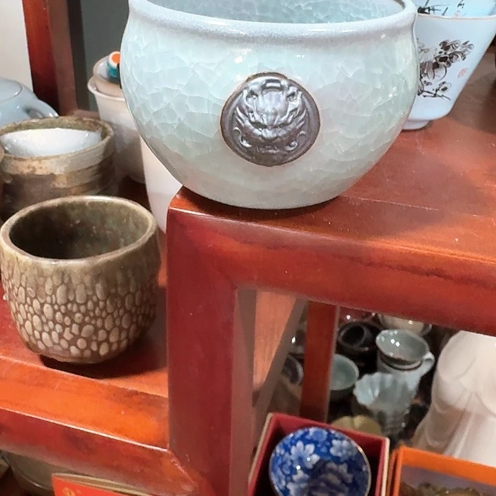 主人杯一个，瓷。。品茗瓷