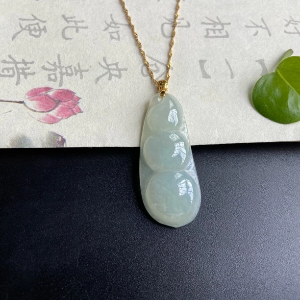 C1纯天然缅甸翡翠《福豆》轻奢女士镶嵌坠链时尚