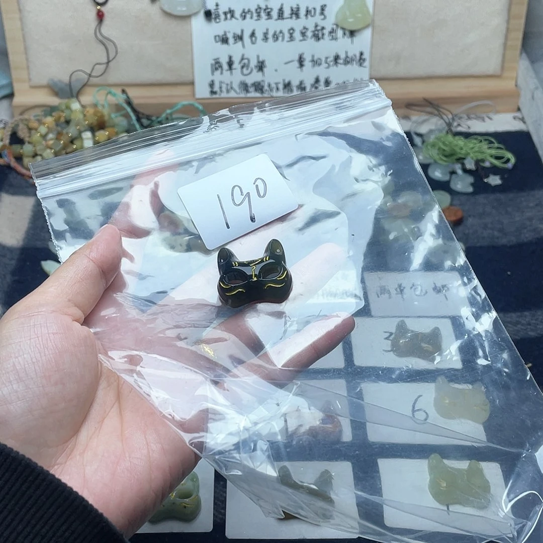 蛇纹石玉颈饰未镶嵌桃**茶