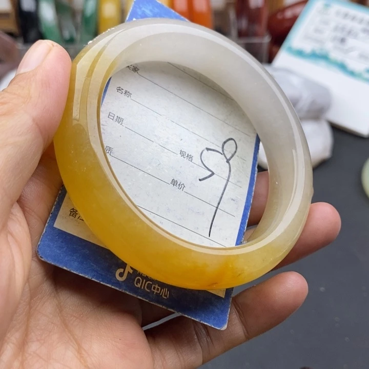 未镶嵌手镯石英质玉