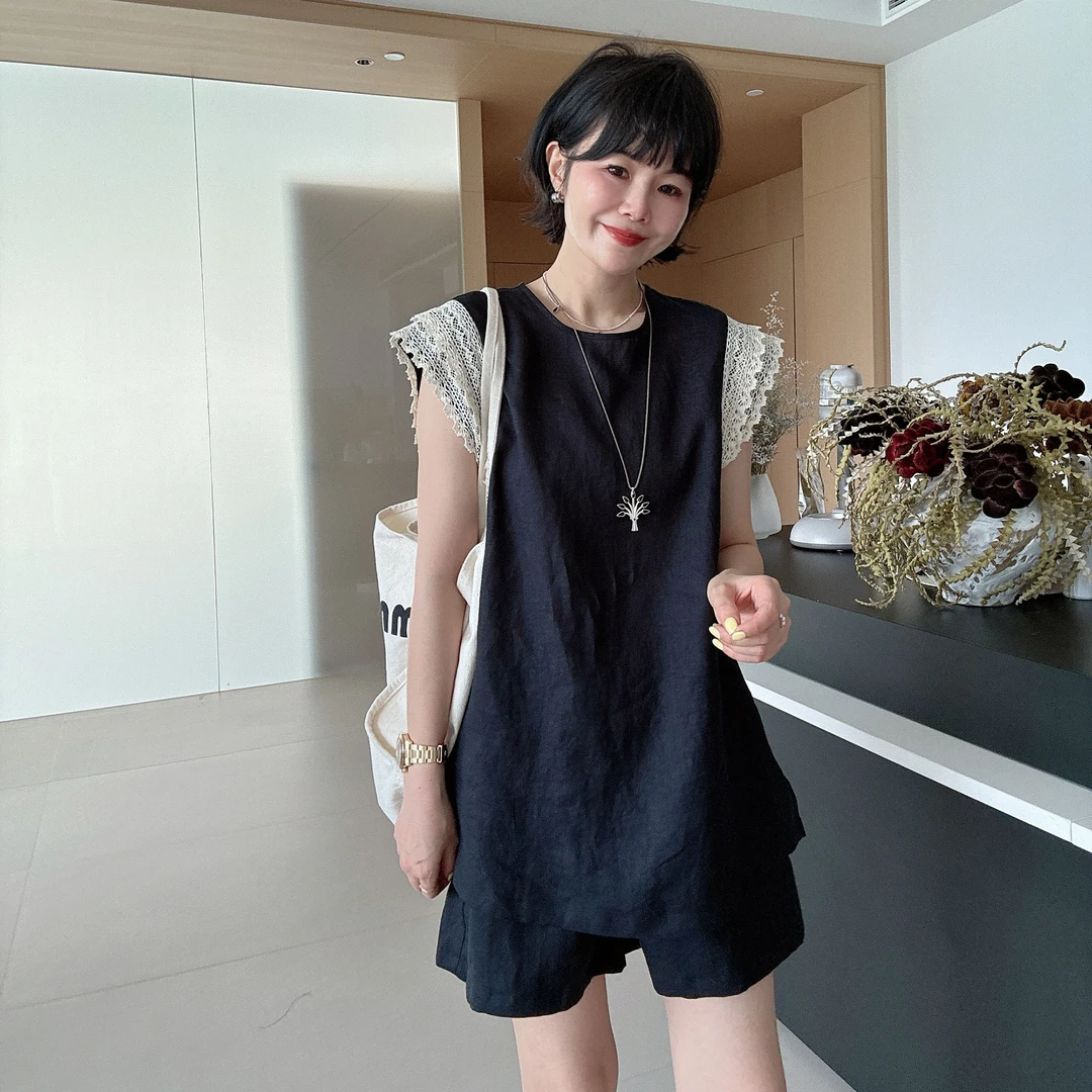 夏季显瘦穿蕾丝拼接背心+短裤两件套