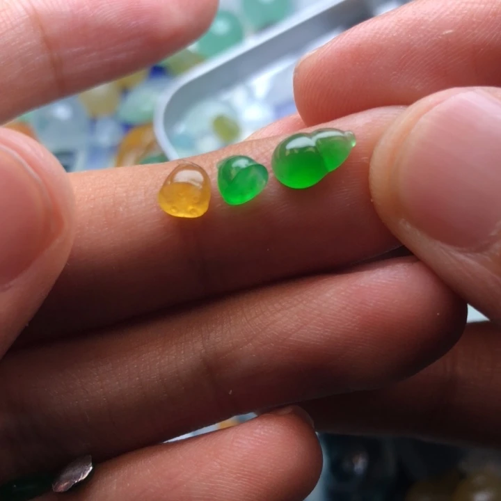 未镶嵌定制翡翠十***筋挂件