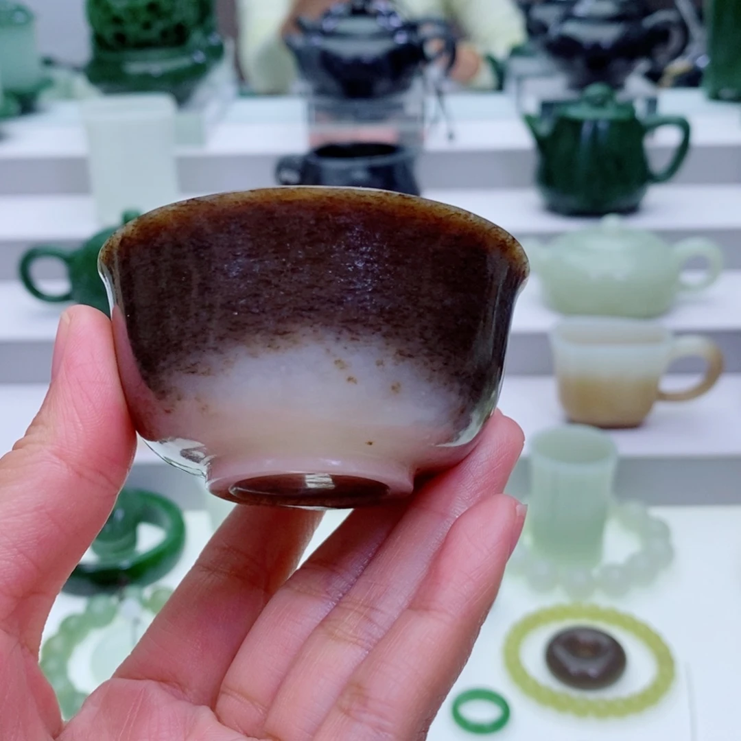 日***峰和田玉未镶嵌摆件杯子