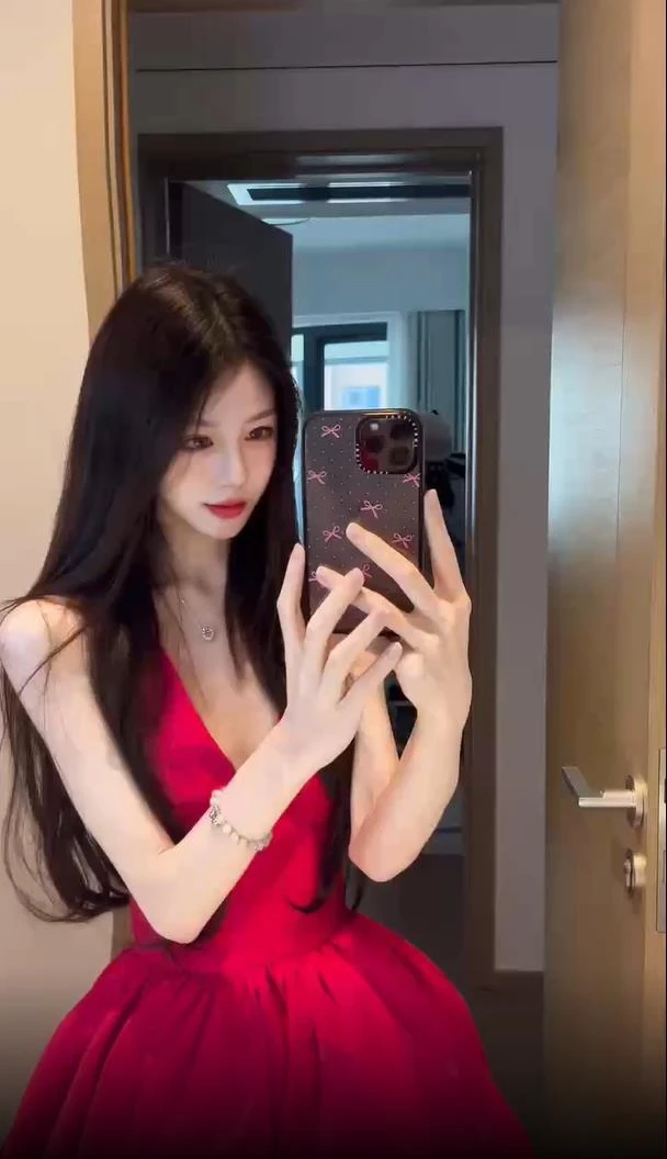 2025新款夏日绝美大方得体气质高级感礼服裙子玫红色露背连衣裙女