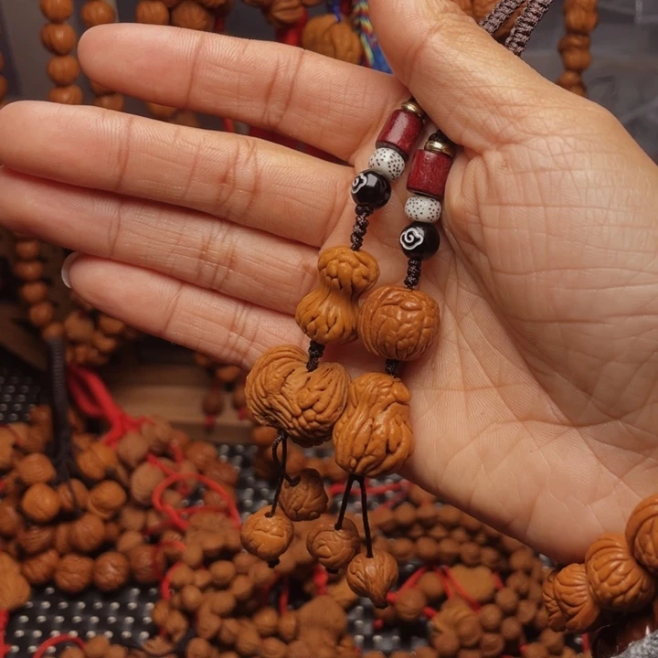 木质类龙纹桃枭挂件