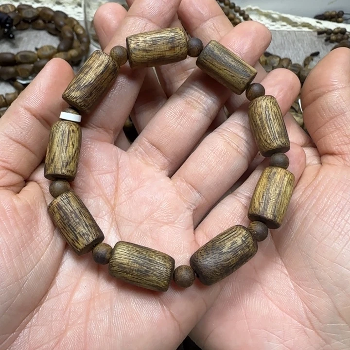 沉香手串乌身多样性发货一条卡11-9克